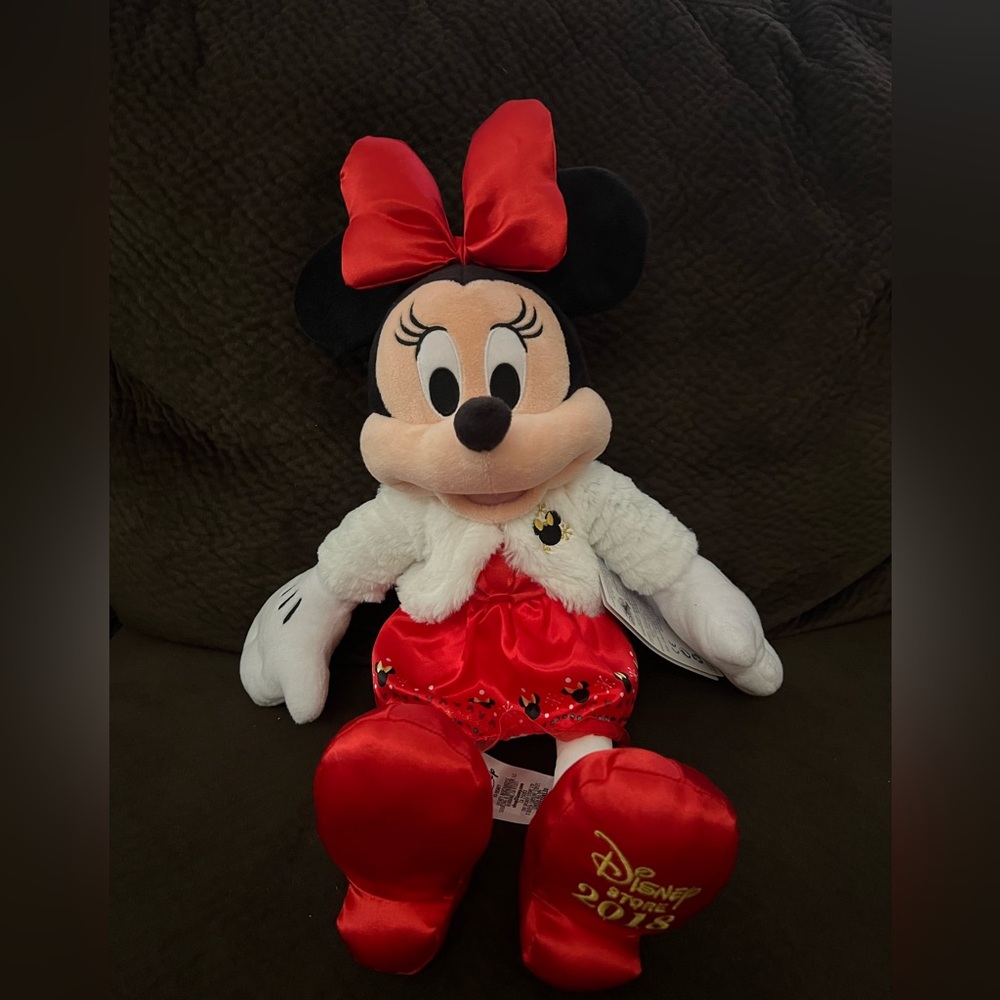 Minnie Mouse 2018 Christmas Plush Disney Store Collection NWT